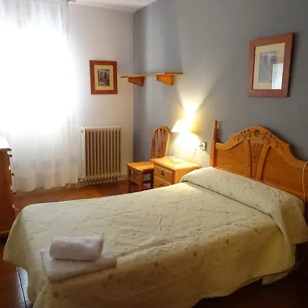 Apartamento Pirineos Rio Cinca * אינסה
